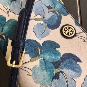 Tory Burch Kerrington Crossbody Wallet Primula
